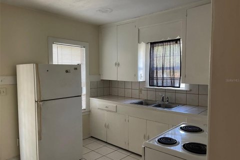 Commercial property in Orlando, Florida 6 bedrooms, 217.95 sq.m. № 1169152 - photo 11