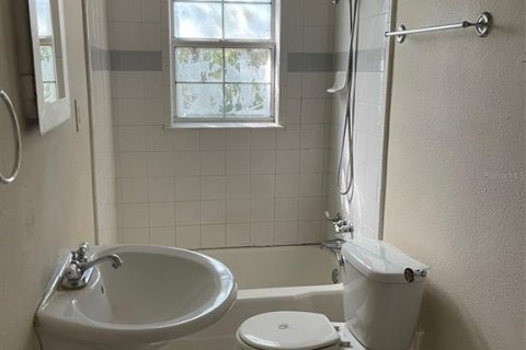 Commercial property in Orlando, Florida 6 bedrooms, 217.95 sq.m. № 1169152 - photo 7