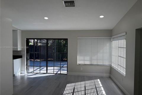 Villa ou maison à vendre à Miami, Floride: 4 chambres, 135.92 m2 № 1974603 - photo 9