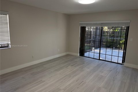 Villa ou maison à vendre à Miami, Floride: 4 chambres, 135.92 m2 № 1974603 - photo 16