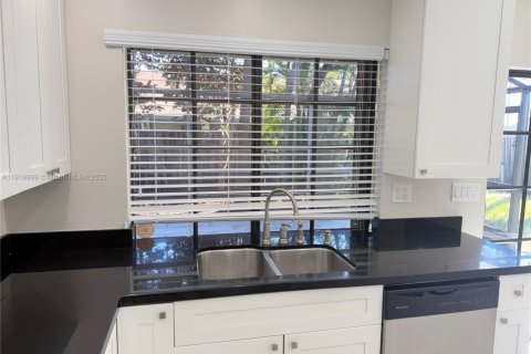 Villa ou maison à vendre à Miami, Floride: 4 chambres, 135.92 m2 № 1974603 - photo 7