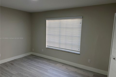 Villa ou maison à vendre à Miami, Floride: 4 chambres, 135.92 m2 № 1974603 - photo 14