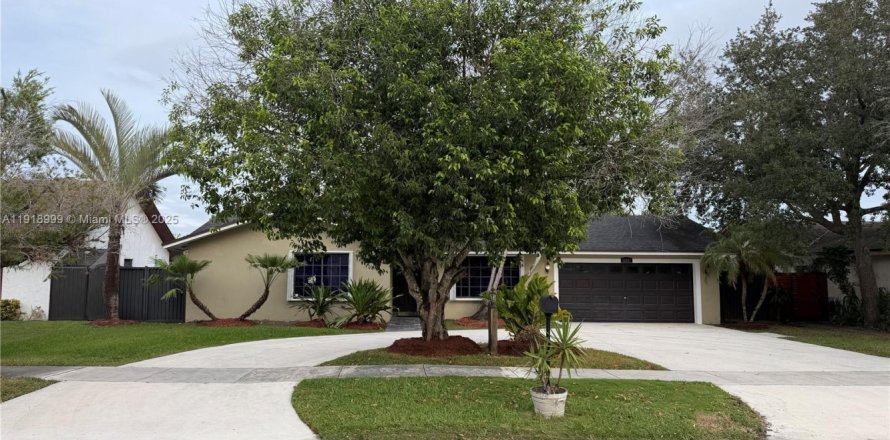 Villa ou maison à Miami, Floride 4 chambres, 135.92 m2 № 1974603