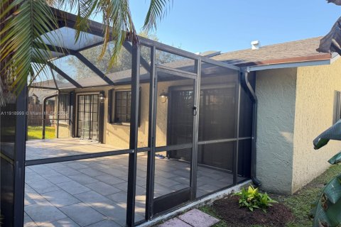 Villa ou maison à vendre à Miami, Floride: 4 chambres, 135.92 m2 № 1974603 - photo 23