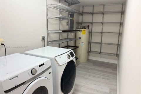 Villa ou maison à vendre à Miami, Floride: 4 chambres, 135.92 m2 № 1974603 - photo 18