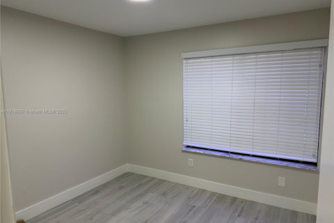 Villa ou maison à vendre à Miami, Floride: 4 chambres, 135.92 m2 № 1974603 - photo 13