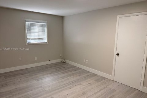 Villa ou maison à vendre à Miami, Floride: 4 chambres, 135.92 m2 № 1974603 - photo 17