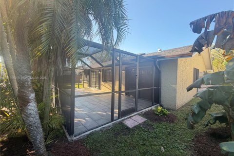 Villa ou maison à vendre à Miami, Floride: 4 chambres, 135.92 m2 № 1974603 - photo 22