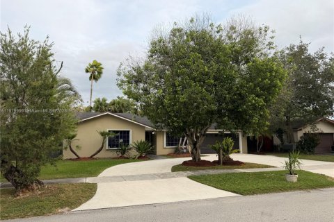 Villa ou maison à vendre à Miami, Floride: 4 chambres, 135.92 m2 № 1974603 - photo 2