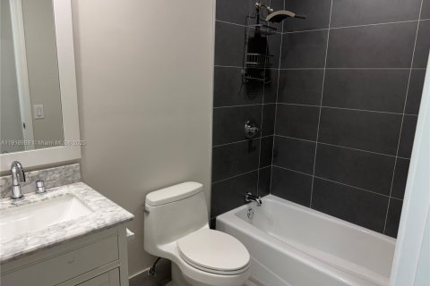 Villa ou maison à vendre à Miami, Floride: 4 chambres, 135.92 m2 № 1974603 - photo 15