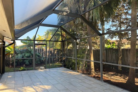 Villa ou maison à vendre à Miami, Floride: 4 chambres, 135.92 m2 № 1974603 - photo 21