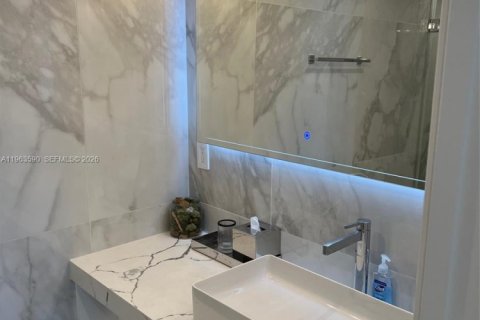 Снять в аренду кондоминиум в Майами-Бич, Флорида 2 спальни, 110.55м2, № 2081029 - фото 24