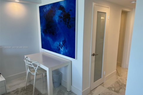Снять в аренду кондоминиум в Майами-Бич, Флорида 2 спальни, 110.55м2, № 2081029 - фото 23