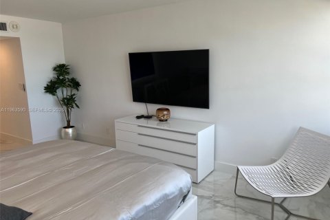 Снять в аренду кондоминиум в Майами-Бич, Флорида 2 спальни, 110.55м2, № 2081029 - фото 21