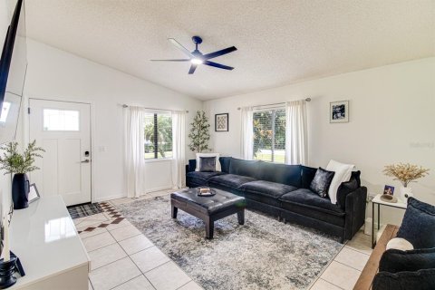 House in Orlando, Florida 3 bedrooms, 95.22 sq.m. № 1757910 - photo 6