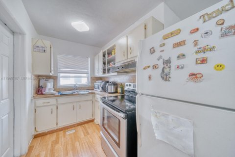 Купить виллу или дом в Майами, Флорида 5 спален, 171.59м2, № 2030087 - фото 16