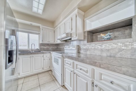 Купить виллу или дом в Майами, Флорида 5 спален, 171.59м2, № 2030087 - фото 3