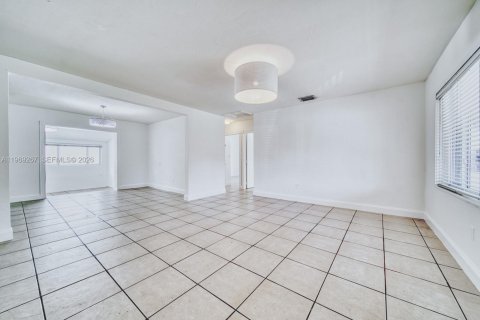 Купить виллу или дом в Майами, Флорида 5 спален, 171.59м2, № 2030087 - фото 7