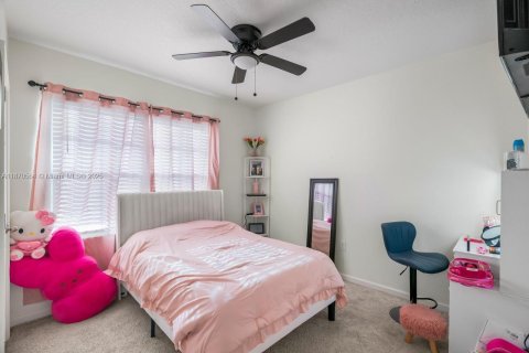 House in Sebastian, Florida 4 bedrooms, 180.14 sq.m. № 2012139 - photo 25