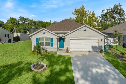 House in Sebastian, Florida 4 bedrooms, 180.14 sq.m. № 2012139