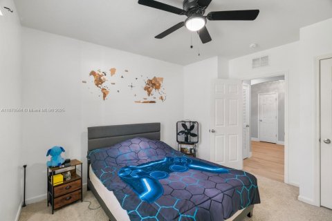 House in Sebastian, Florida 4 bedrooms, 180.14 sq.m. № 2012139 - photo 26