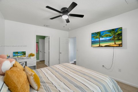 House in Sebastian, Florida 4 bedrooms, 180.14 sq.m. № 2012139 - photo 23