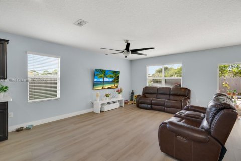 House in Sebastian, Florida 4 bedrooms, 180.14 sq.m. № 2012139 - photo 15