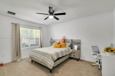 House in Sebastian, Florida 4 bedrooms, 180.14 sq.m. № 2012139 - photo 20