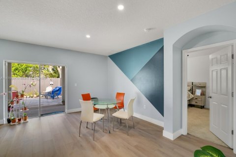 House in Sebastian, Florida 4 bedrooms, 180.14 sq.m. № 2012139 - photo 18