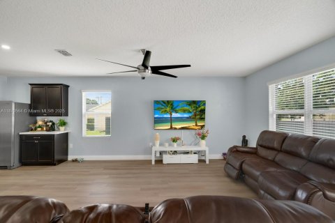 House in Sebastian, Florida 4 bedrooms, 180.14 sq.m. № 2012139 - photo 16