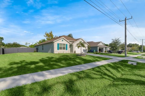 House in Sebastian, Florida 4 bedrooms, 180.14 sq.m. № 2012139 - photo 3