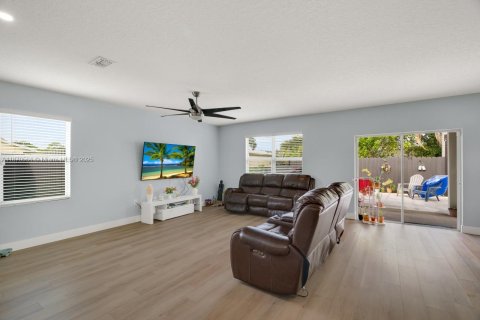 House in Sebastian, Florida 4 bedrooms, 180.14 sq.m. № 2012139 - photo 14