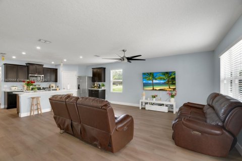 House in Sebastian, Florida 4 bedrooms, 180.14 sq.m. № 2012139 - photo 13