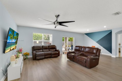 House in Sebastian, Florida 4 bedrooms, 180.14 sq.m. № 2012139 - photo 12