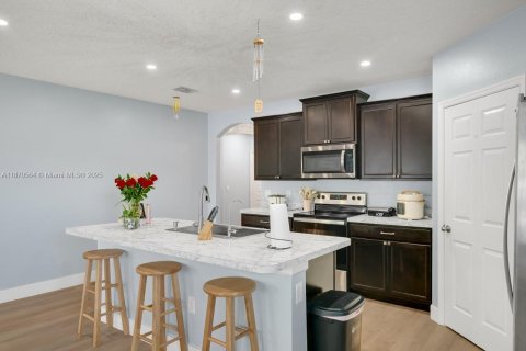 House in Sebastian, Florida 4 bedrooms, 180.14 sq.m. № 2012139 - photo 9