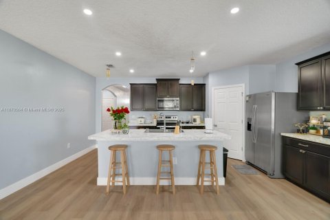 House in Sebastian, Florida 4 bedrooms, 180.14 sq.m. № 2012139 - photo 11