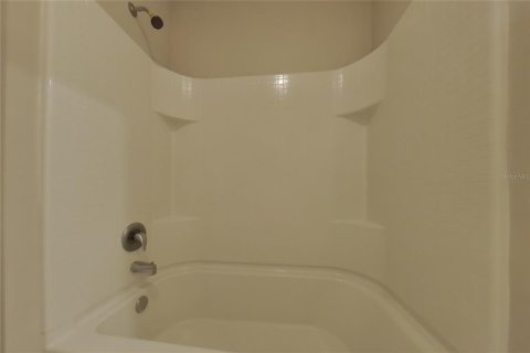 Villa ou maison à louer à Groveland, Floride: 5 chambres, 250.46 m2 № 2094981 - photo 20