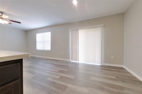 Villa ou maison à louer à Groveland, Floride: 5 chambres, 250.46 m2 № 2094981 - photo 5