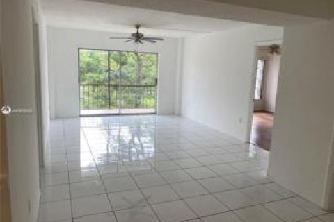 Condominio en venta en Lauderhill, Florida, 2 dormitorios, 90.3 m2 № 2083028 - foto 12