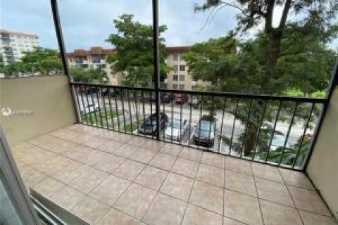 Condominio en venta en Lauderhill, Florida, 2 dormitorios, 90.3 m2 № 2083028 - foto 3