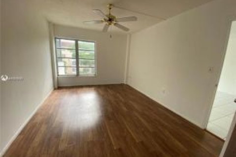 Condominio en venta en Lauderhill, Florida, 2 dormitorios, 90.3 m2 № 2083028 - foto 5
