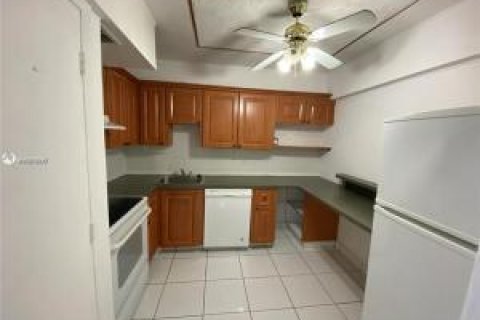 Condominio en venta en Lauderhill, Florida, 2 dormitorios, 90.3 m2 № 2083028 - foto 11