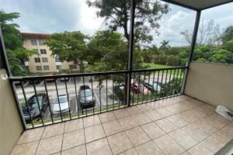 Condominio en venta en Lauderhill, Florida, 2 dormitorios, 90.3 m2 № 2083028 - foto 2