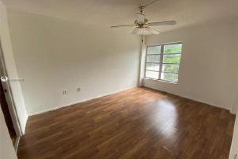 Condominio en venta en Lauderhill, Florida, 2 dormitorios, 90.3 m2 № 2083028 - foto 6