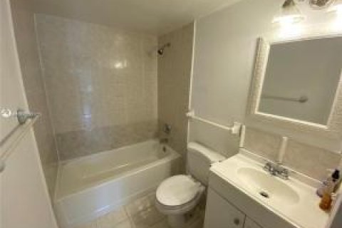 Condominio en venta en Lauderhill, Florida, 2 dormitorios, 90.3 m2 № 2083028 - foto 7
