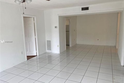 Condominio en Lauderhill, Florida, 2 dormitorios  № 2083028