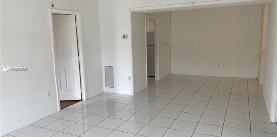 Condominio en Lauderhill, Florida, 2 dormitorios  № 2083028