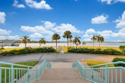 Condominio en venta en Treasure Island, Florida, 2 dormitorios, 109.16 m2 № 1653787 - foto 8