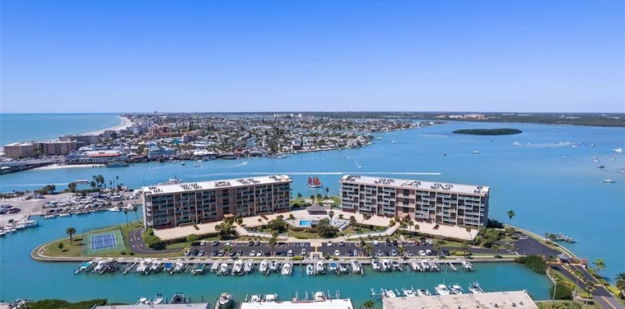 Condominio en Treasure Island, Florida, 2 dormitorios № 1653787