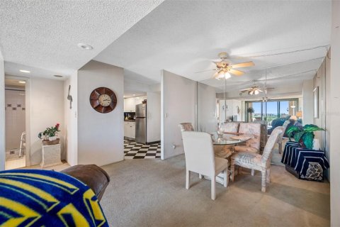 Condominio en venta en Treasure Island, Florida, 2 dormitorios, 109.16 m2 № 1653787 - foto 13